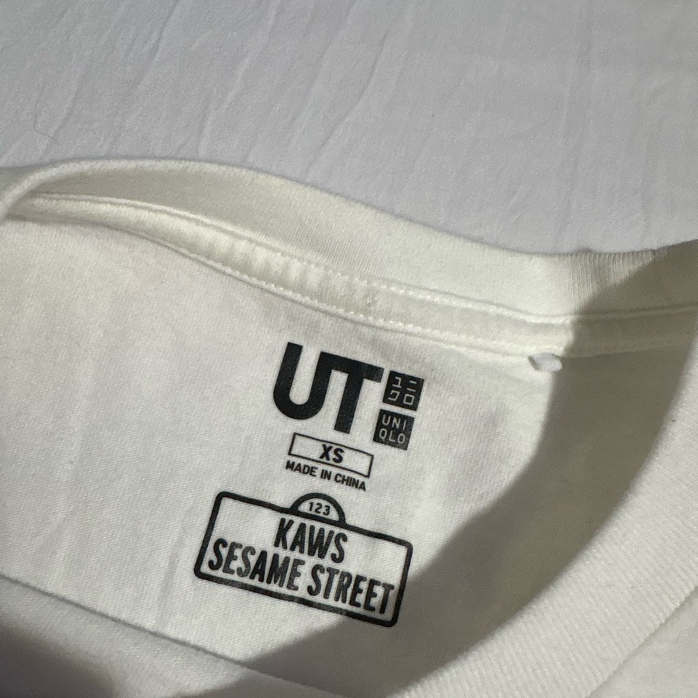 Uniqlo X KAWS Sesame Street White Graphic T-Shirt - Picture 4 of 6